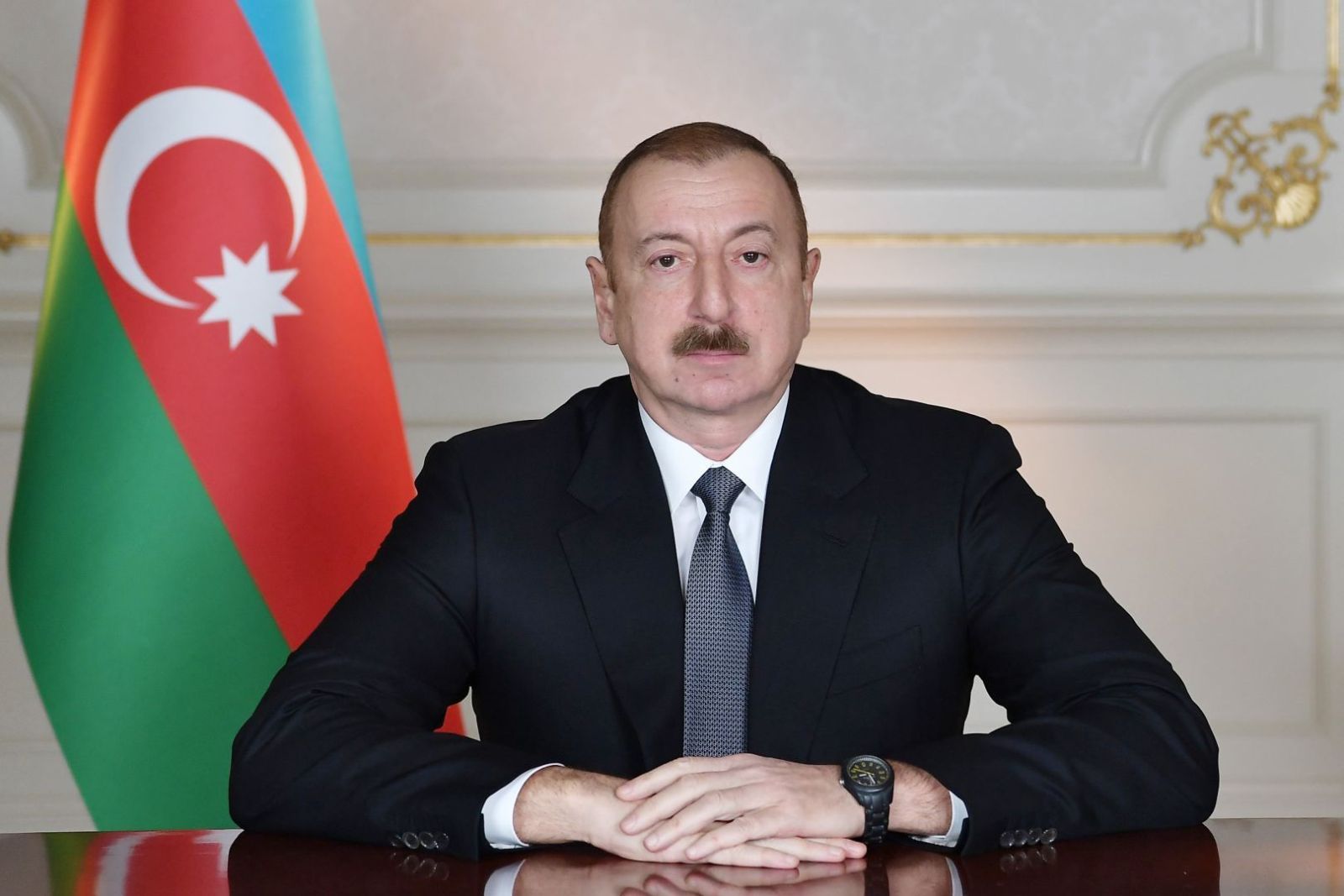 Prezident Bakıda sərgi açılışında 