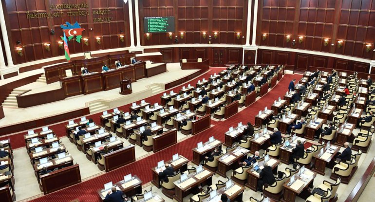 Deputatın oğlu məhkəməyə verildi: ölkədən çıxışına "stop" qoyulur - FOTO
