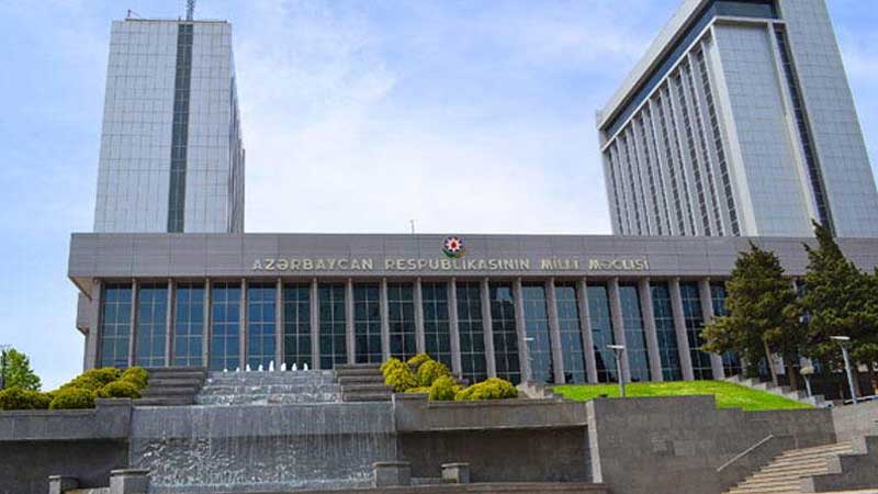 Milli Məclisin iclası başladı: 27 məsələyə baxılır
