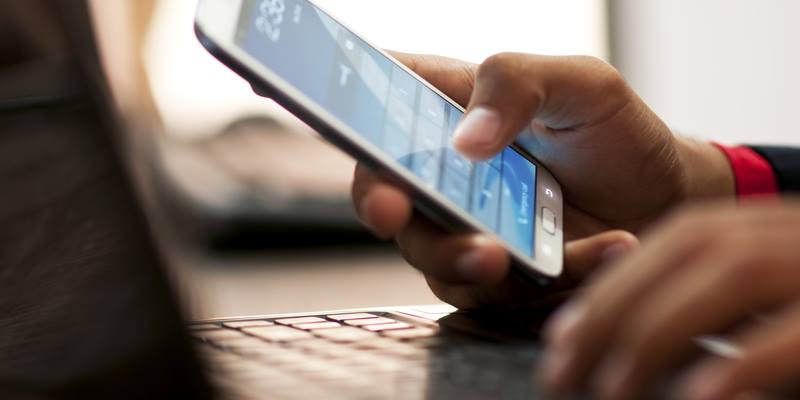"Hər ay kartımızdan 5 man 34 qəpik pul çıxılır" - Telefonla abunə olduğumuz proqram haqda AÇIQLAMA