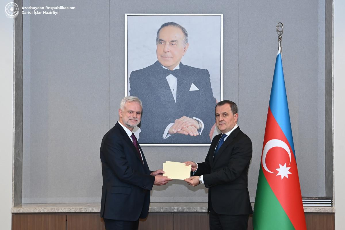 ABŞ SƏFİRİNİN “ETİMADNAMƏSİ” – Niyə Prezident yox, nazir qəbul etdi?