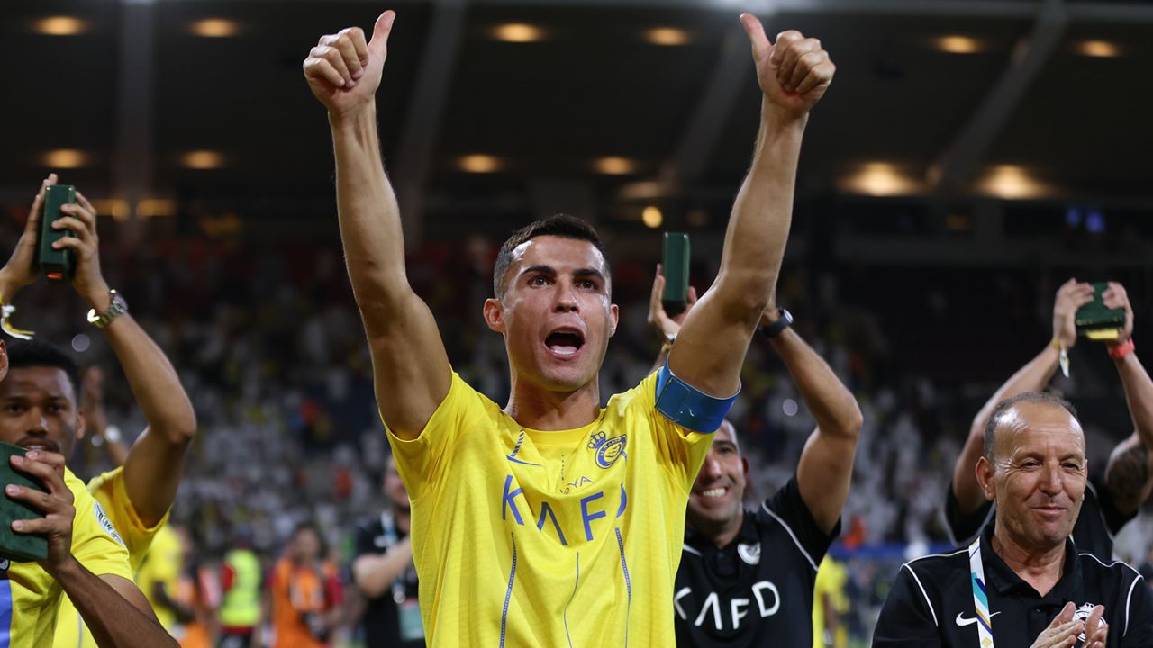 UEFA tarixi qərarın astanasında