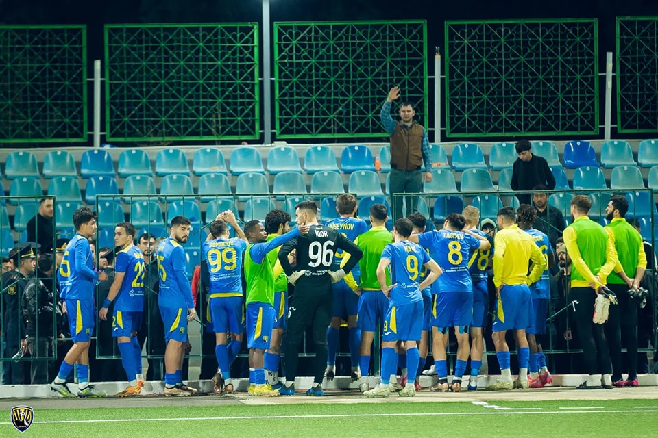 “Sizi nə dildə başa salaq ki, klubdan gedəsiz, istefa verəsiz?” – BIÇAQ SÜMÜYƏ DİRƏNDİ