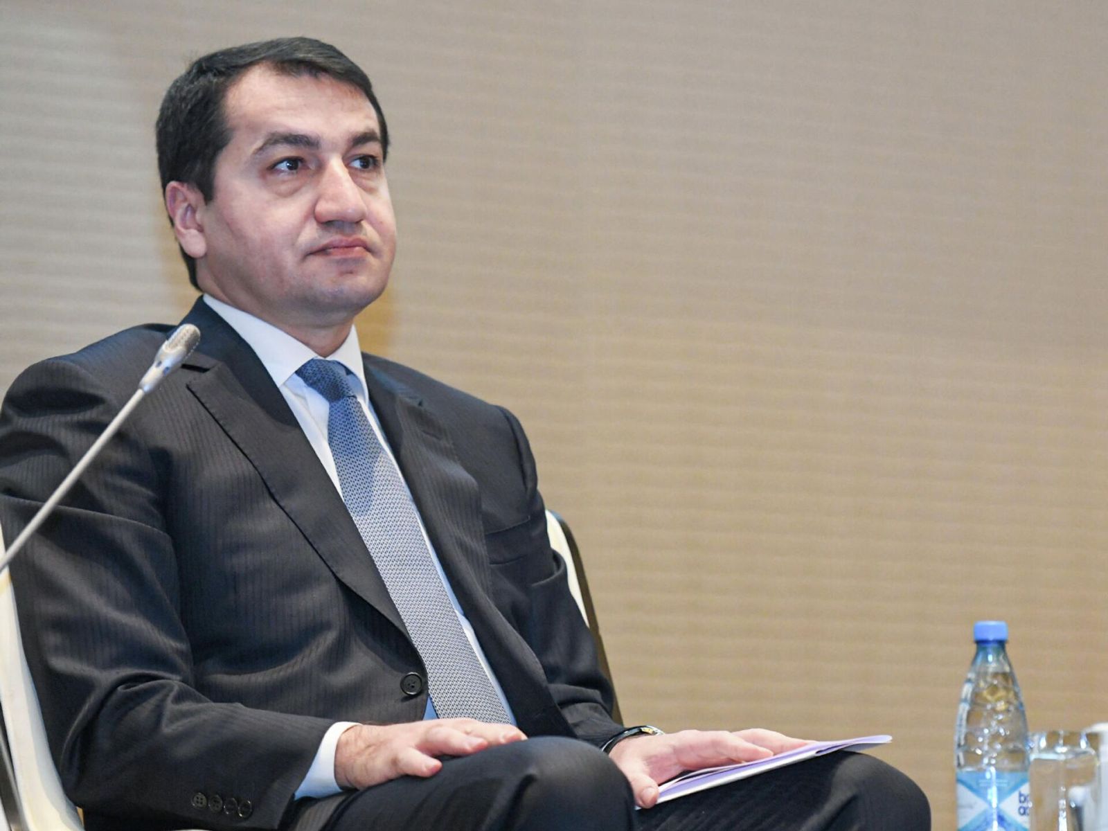 Hikmət Hacıyev ermənilərin itə bomba bağlamasından yazdı