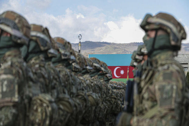 Hərbi qulluqçuların aylıq vəzifə maaşları artırıldı - QƏRAR