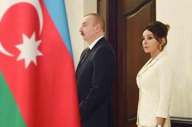 İlham Əliyev ailəsi ilə Xankəndidə səs verdi - Video
