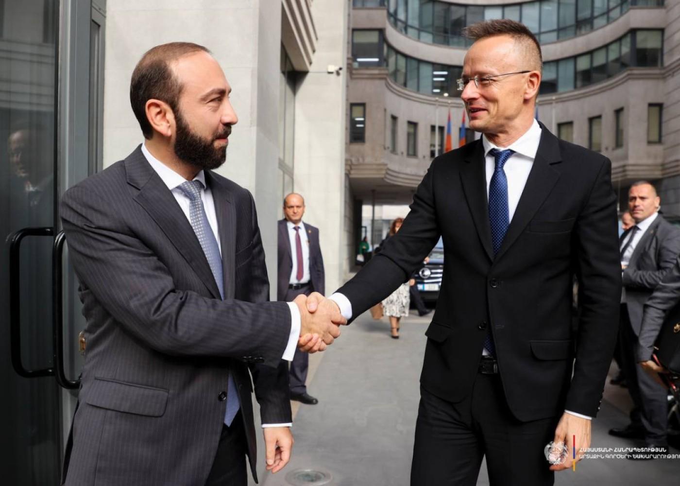 “Biz macarlar istəyirik ki, Ermənistan və Azərbaycan tezliklə sülh sazişi imzalasınlar” – XİN başçısı