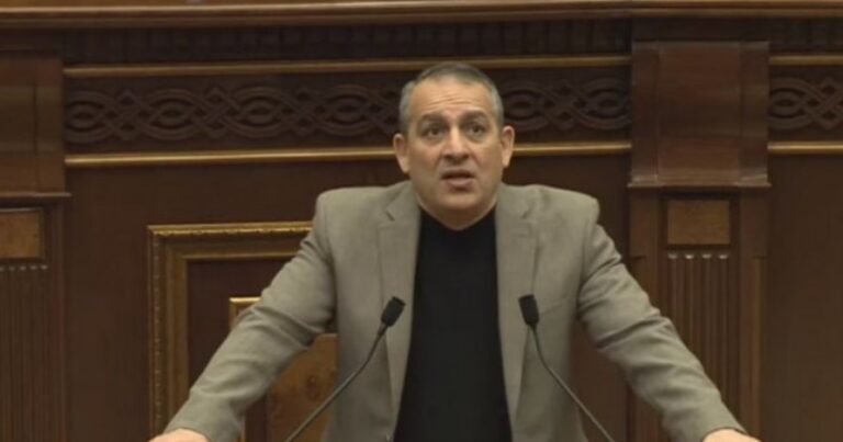 "Müdafiə naziri həftədə bir dəfə dəyişdirilməlidir" - Xaçatryan