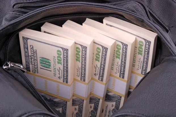 Azərbaycanda dollar rekord həddə satıldı - Bahalaşır?
