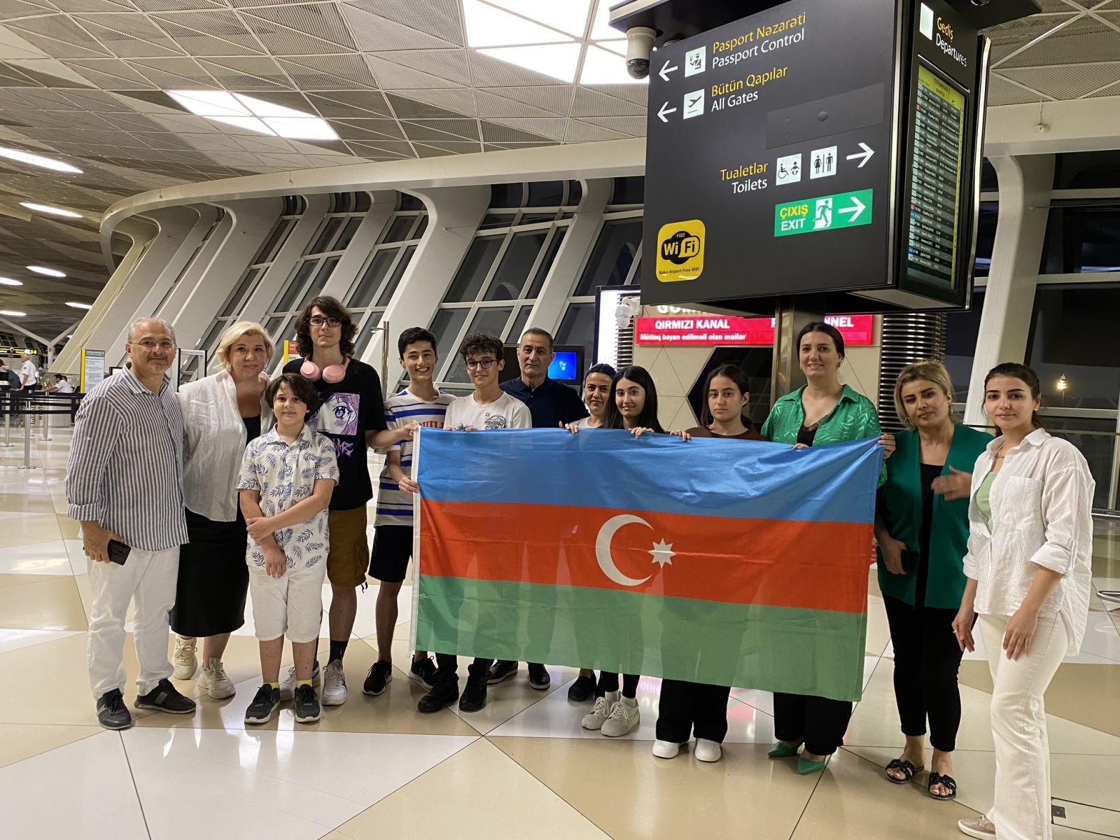 "Məktəblilər arasında İqtisadiyyat Müsabiqəsinin qalibləri Bratislavaya yola düşüblər" - MİLLƏT VƏKİLİ 