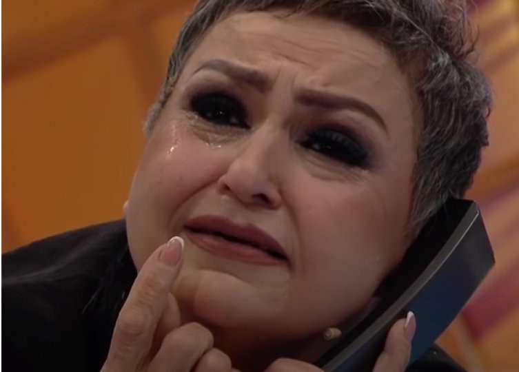 Tünzalə Əliyeva əlində şərab qədəhi ilə göz yaşı tökdü - VİDEO