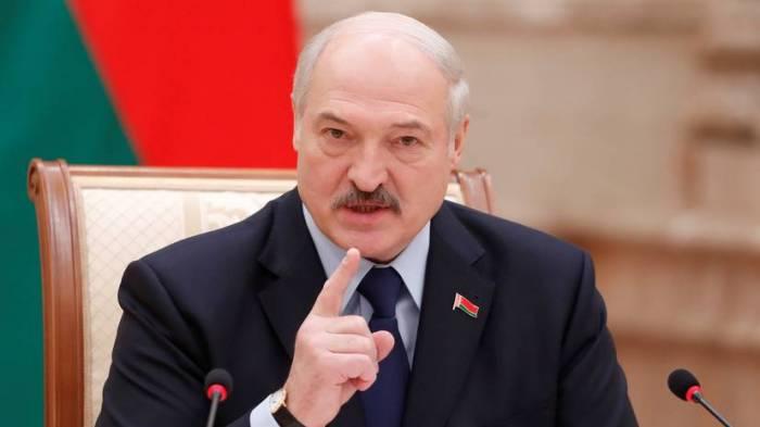 “MƏN SİZƏ NƏ DEYİRƏMSƏ, ONU EDİN!” – Lukaşenko belaruslara səsləndi