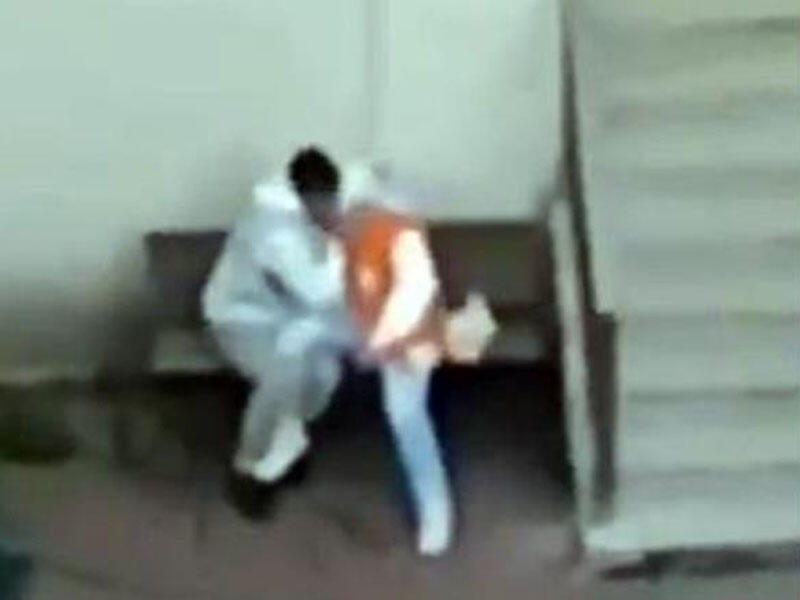 Hicablı qız məscidin həyətində əxlaqsızlıq etdi - İşə polis qarışdı - VİDEO