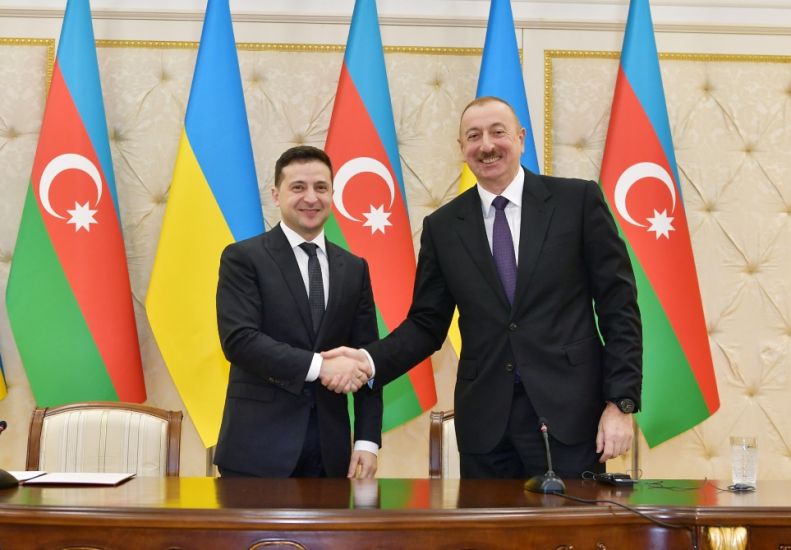 Volodimir Zelenski Prezident İlham Əliyevə minnətdarlıq etdi