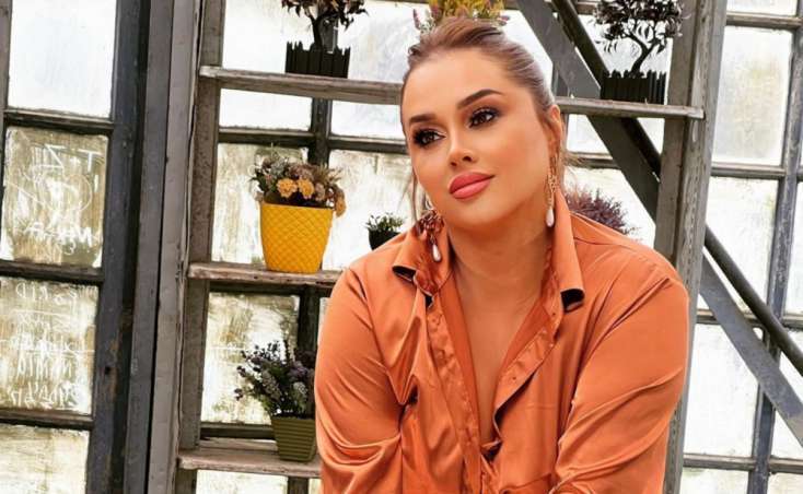 Xatirə İslam 300 minlik lüks avtomobilini paylaşdı - FOTO
