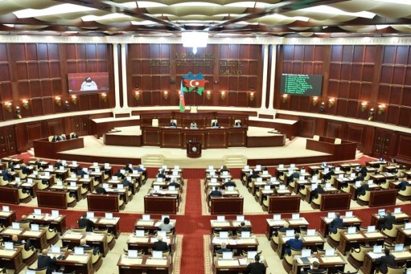 Deputat maaşları qalxır, bəs, niyə qarğış edirsiniz?
