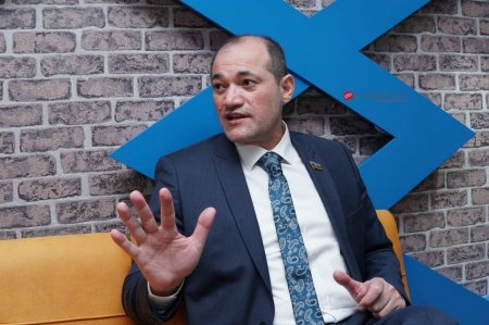 Deputatdan məmurlara ittiham: - “İyrənc fəaliyyətlərinə davam edirlər”