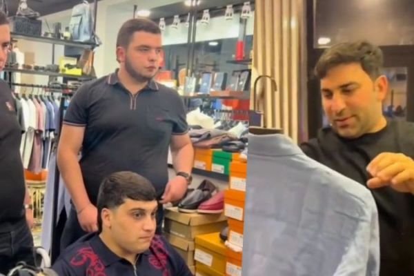 Yaşar Cabbarovun "Vertu" ilə ayaqqabı silən oğlanları yenə gündəm oldu: Qazi üçün... VİDEO