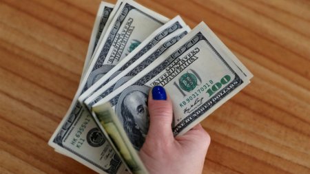 Bakıda dollar ajiotajı? - Gecə bahalaşmasının səhərki əks-sədası