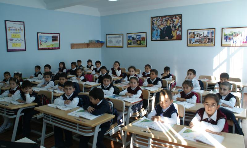 Yeni məktəbli formaları belə olacaq - Qiyməti neçəyədir? VİDEO
