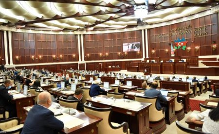 "Vəsaiti icra başçılarının mənimsəməsinə yol vermək olmaz" - parlamentdə MÜZAKİRƏ
