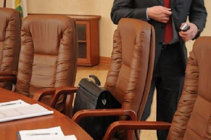 Daha 3 məmur istefa verdi