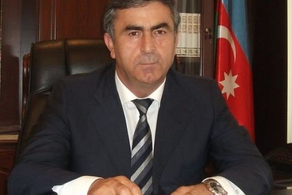 İcra Başçısı Sevindik Hətəmov bu görüntü ilə gülüş hədəfinə çevrildi - VİDEO