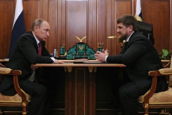 Putin Ramzan Kadırovu təltif etdi