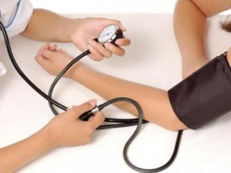Xəstəxanalarda təzyiq ölçə bilməyən tibb bacıları var - Ekspert danışır