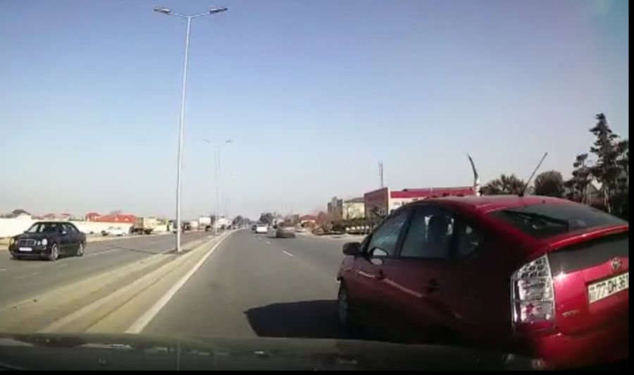 Bakıda "Prius" sürücüsü sərnişini bıçaqladı - ANBAAN VİDEO