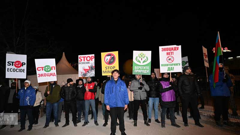 Xankəndi-Laçın yolunda keçirilən etiraz aksiyası axşam saatlarında da davam edir