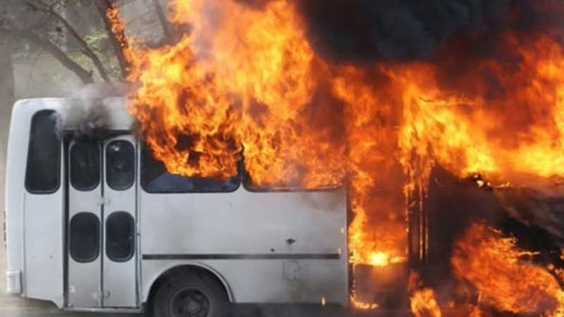 Bakıda marşrut avtobusu yandı