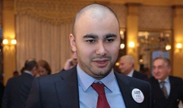 “Əli Həsənovun oğlu işçilərin gözü önündə kafedə...“