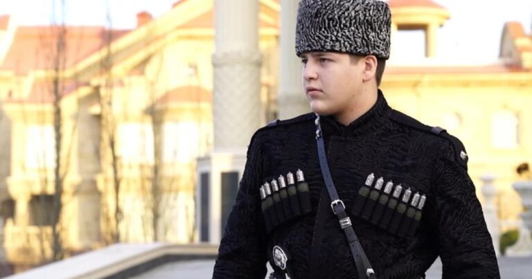 Kadırovun azyaşlı oğulları terrorla mübarizəyə görə mükafatlandırıldı