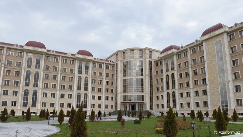 Baş həkim şöbə müdirini təhqir etdi, işçilər etiraza qalxdı - QALMAQAL