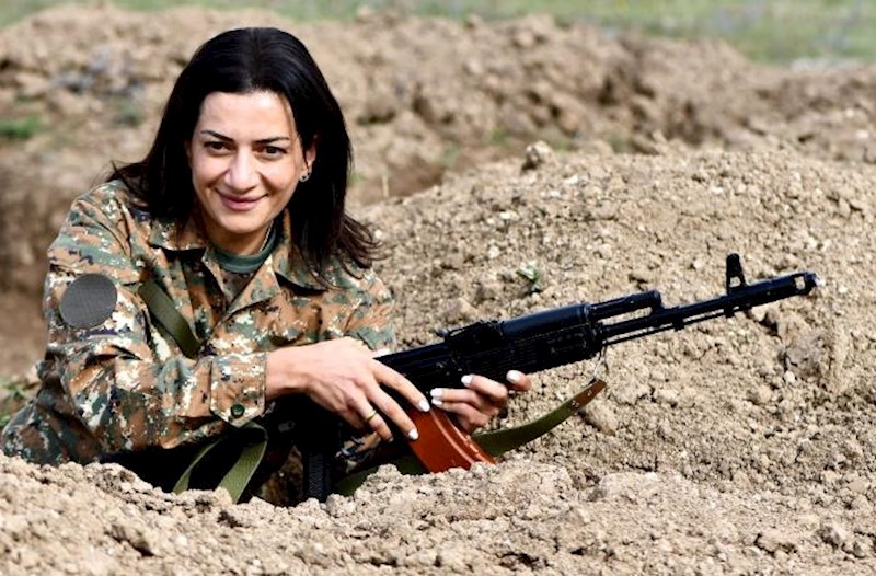 Ermənistan qadınlar hərbi xidmət keçə bilər - 4500 AZN ödənişlə...