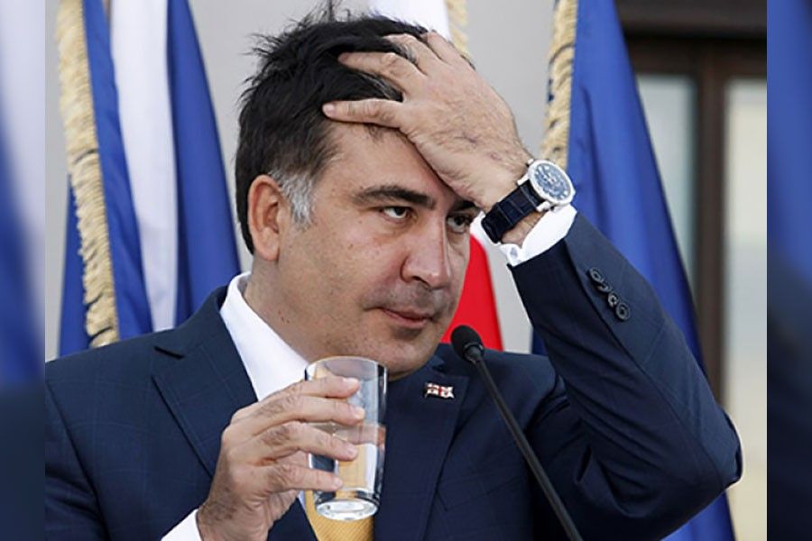 Saakaşvili məhkəmə iclası zamanı huşunu itirdi