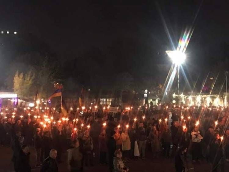 Ermənilər İrəvanda Rusiya səfirliyi qarşısında aksiya keçirdi