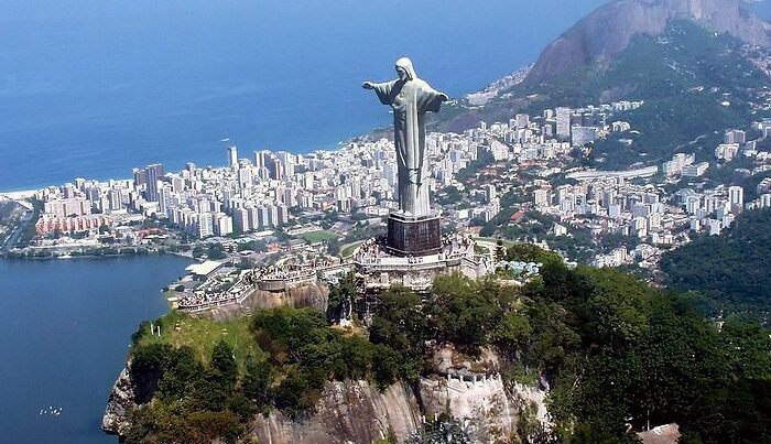 Braziliyada İsa Məsihin heykəlini güclü ildırım VURDU - FOTOLAR