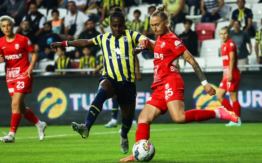 Azərbaycan millisinin baş məşqçisi Türkiyə çempionu olub