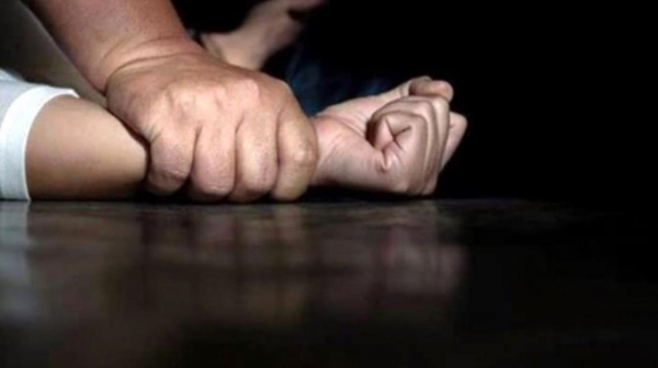Ögey nəvəsinə təcavüz edən şəxs danışdı: “Evdə hamam xalatı ilə gəzirdi”