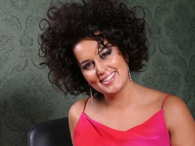 Elza Seyidcahandan yeni "şeir" - Kimlər gəldi mən verdim…