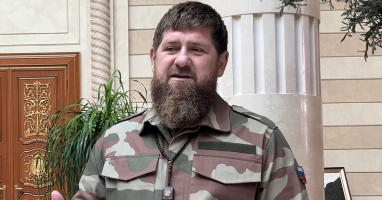 Kadırov Rusiyanı tərk edən kişilərə ətək geyinməyi TÖVSİYƏ ETDİ