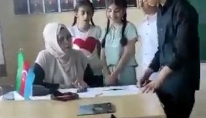 Şagirdlərə “mərsiyə” ifa etdirən müəllimdən növbəti təhlükəli ÇAĞIRIŞ – CƏZALANACAQMI? – FOTOFAKT