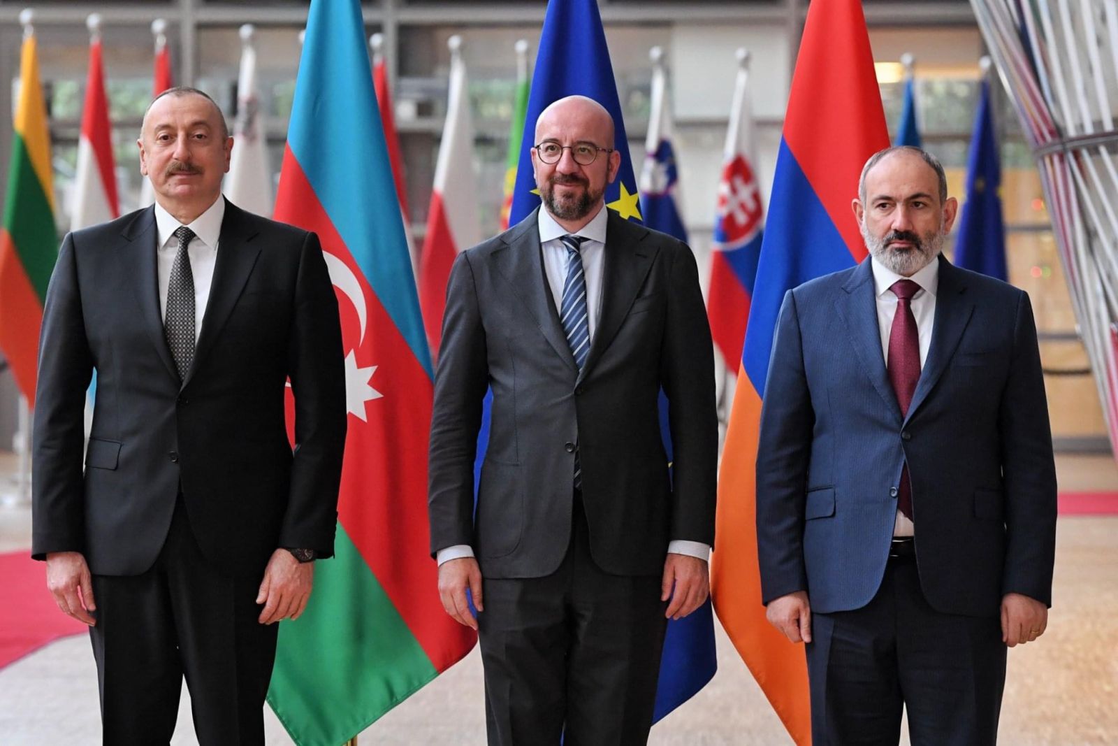 Zəngəzur dəhlizi reallaşır, Qazaxın 7 kəndi və Kərki qaytarılır – İlham Əliyevin Brüssel qələbəsi