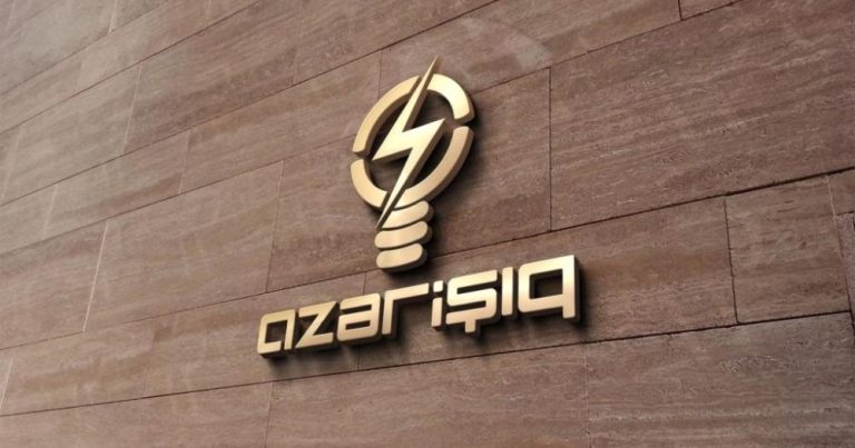 “Azərişıq” Bakıda elektrik lampasını tərs montaj etdi - İşıqlar yeri deyil, yuxarını işıqlandırır - FOTO