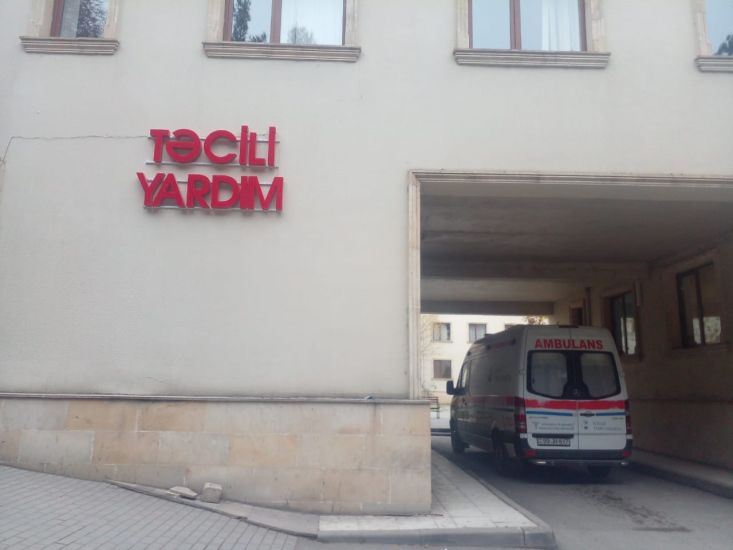 Acil şöbəsinin baş həkimi: “Səhiyyə sisteminin başında dayanan təcili tibbi yardım xidmətidir, amma təəssüf ki , ən çox üzü danlanan da…”- FOTO + ÖZƏL