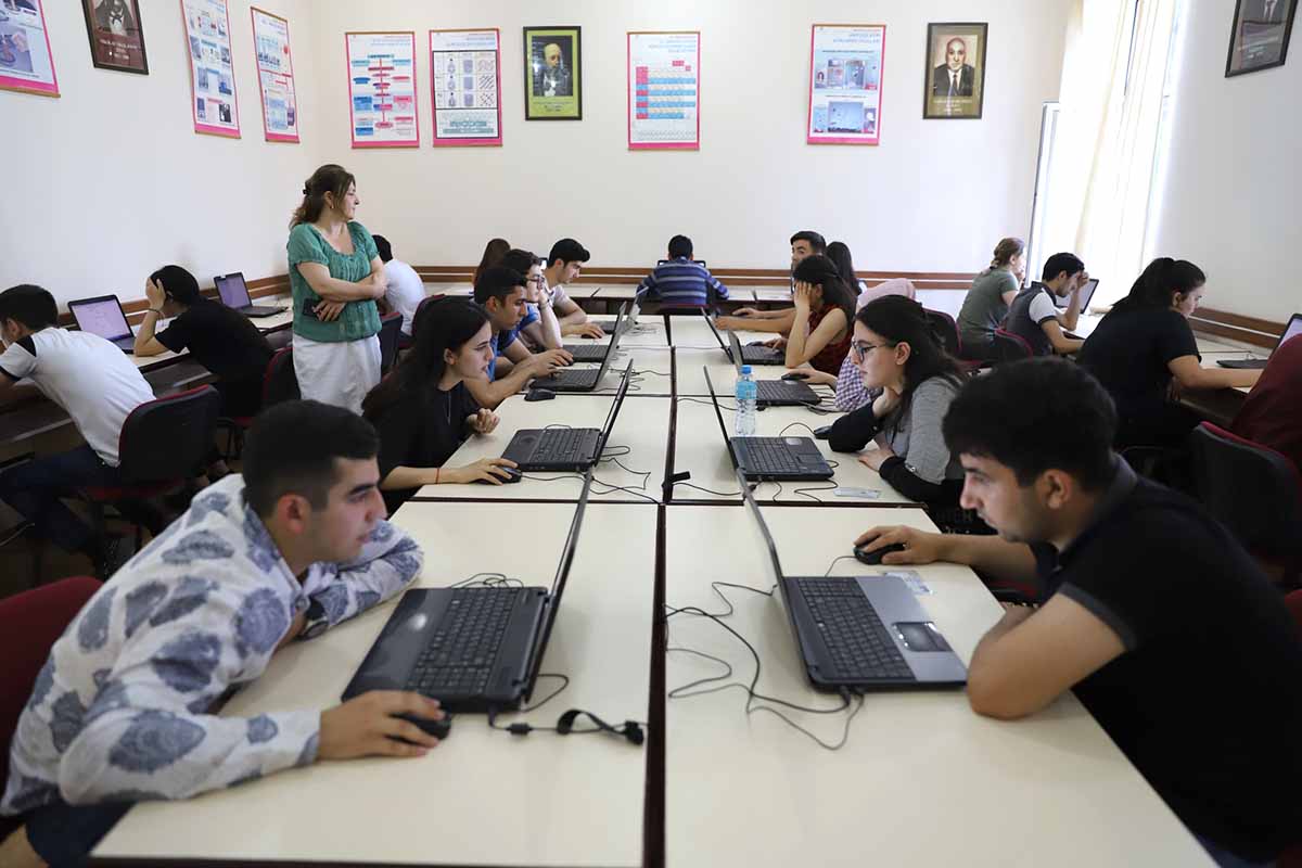Hökumət niyə vəd etdiyi kimi tədris proqramlarına antikorrupsiya mövzusunu əlavə etmədi? - ARAŞDIRMA