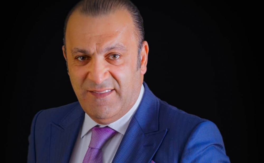 Toy qiymətini artırmaq üçün bahalı maşın alıb