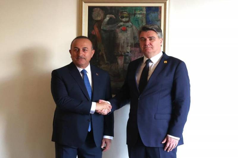 Çavuşoğlu Xorvatiya Prezidenti ilə Ukraynadakı vəziyyəti müzakirə ETDİ